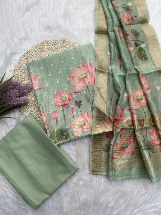 AT112 - Pista tissue with lotus printed